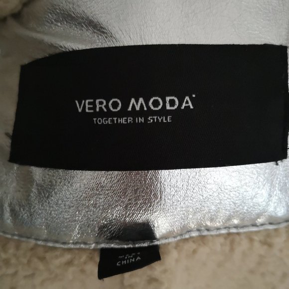 Vero Moda Kamia moto jacket. Silver, size smal - Picture 3 of 3